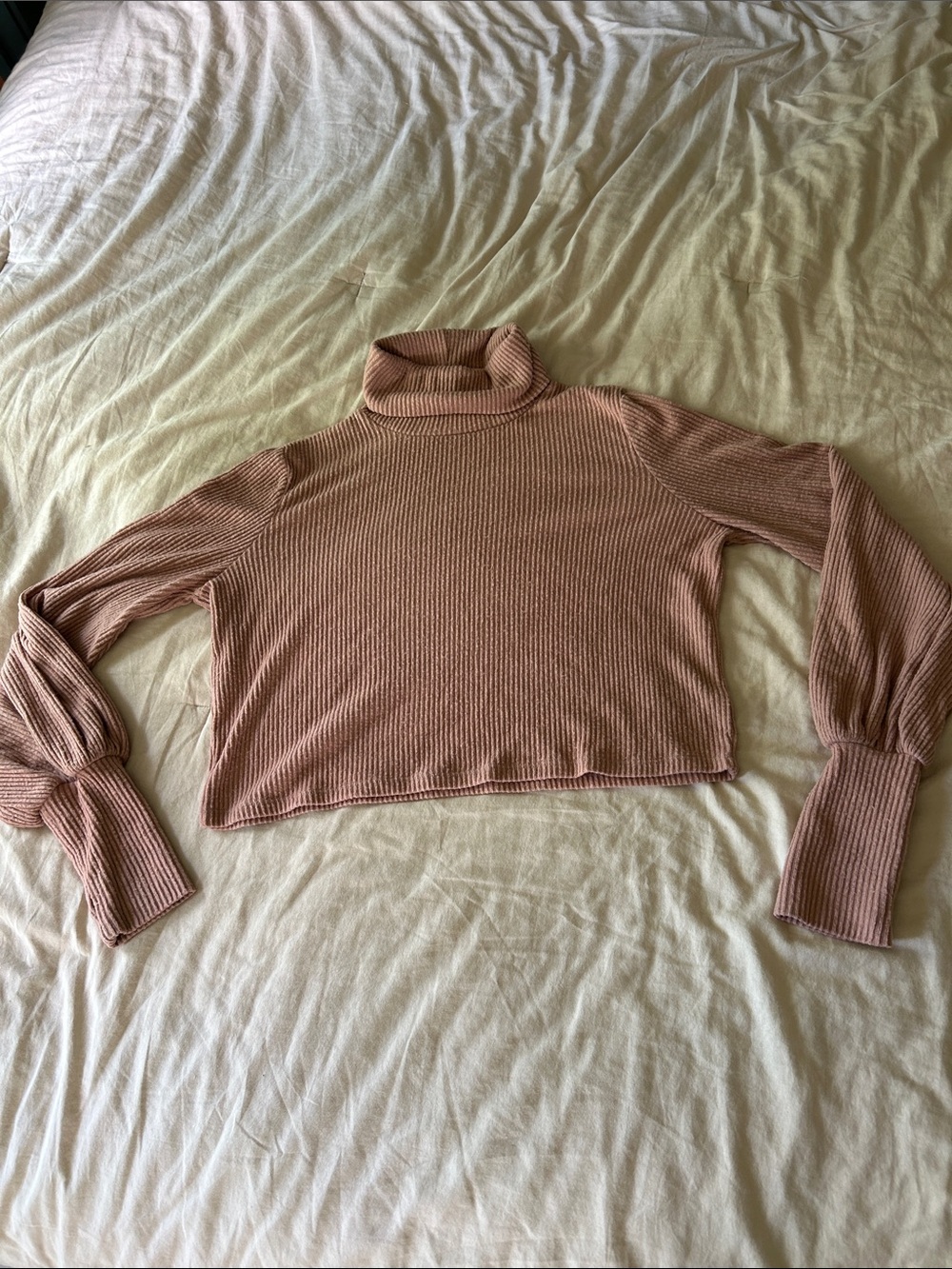 Ribbed Cropped Turtleneck Sweater - Dusty Rose w. Thumb slits
